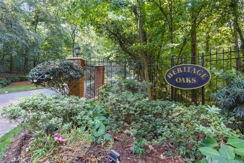 1100 Camden Court Unit 1100, Atlanta, Georgia 30327, 2 Bedrooms Bedrooms, ,2 BathroomsBathrooms,Residential,Sold,1100 Camden Court Unit 1100,5925358