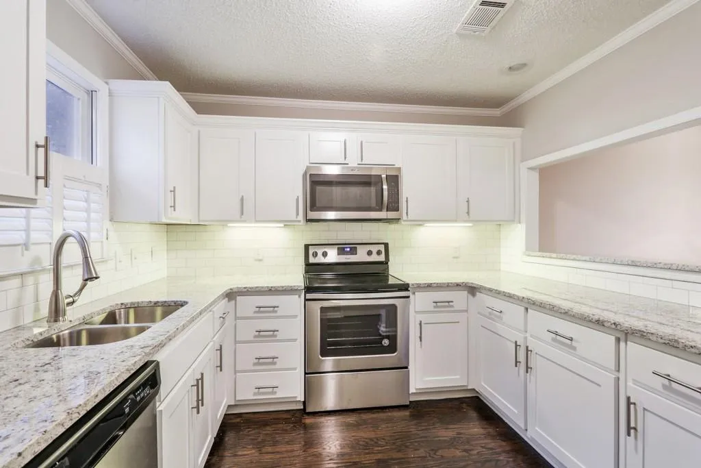 1100 Camden Court Unit 1100, Atlanta, Georgia 30327, 2 Bedrooms Bedrooms, ,2 BathroomsBathrooms,Residential,Sold,1100 Camden Court Unit 1100,5925358