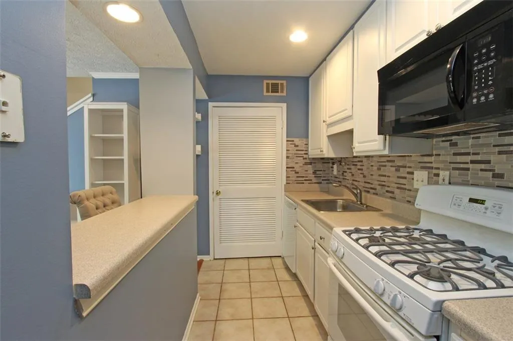 6824 Glenridge Drive Unit C, Atlanta, Georgia 30328, 1 Bedroom Bedrooms, ,1 BathroomBathrooms,Residential,Sold,6824 Glenridge Drive Unit C,5880510