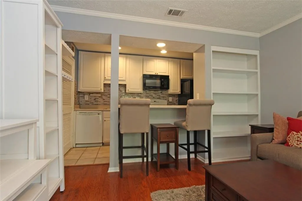 6824 Glenridge Drive Unit C, Atlanta, Georgia 30328, 1 Bedroom Bedrooms, ,1 BathroomBathrooms,Residential,Sold,6824 Glenridge Drive Unit C,5880510