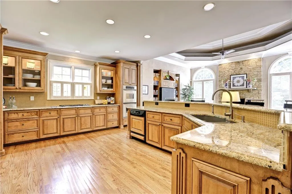 110 Strauss Lane, Sandy Springs, Georgia 30350, 6 Bedrooms Bedrooms, ,5 BathroomsBathrooms,Residential,Sold,110 Strauss Lane,5835770