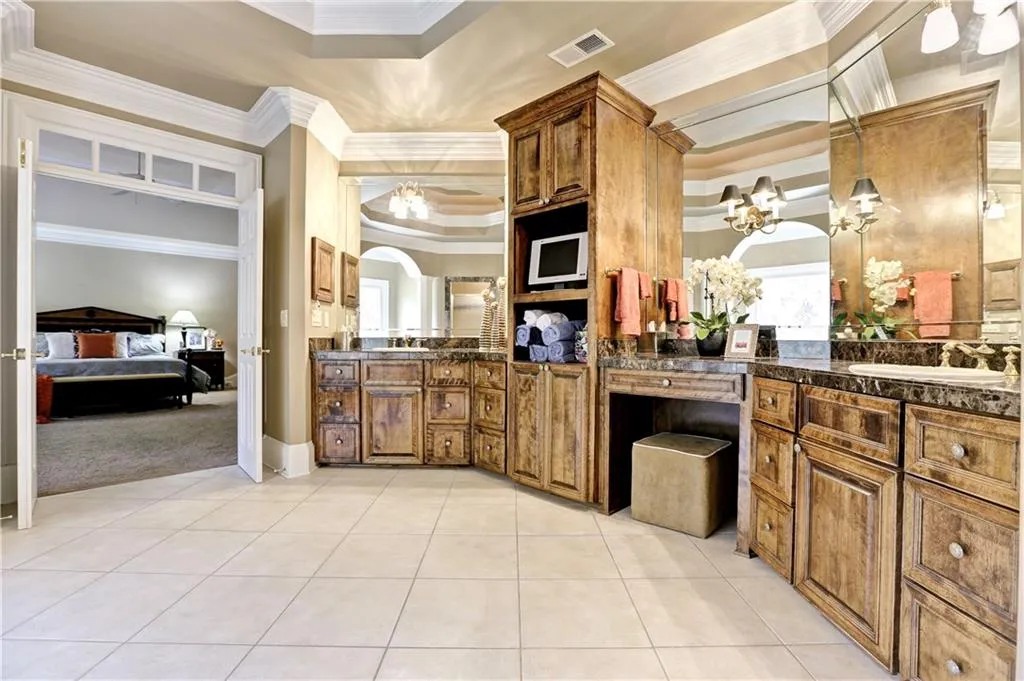 110 Strauss Lane, Sandy Springs, Georgia 30350, 6 Bedrooms Bedrooms, ,5 BathroomsBathrooms,Residential,Sold,110 Strauss Lane,5835770