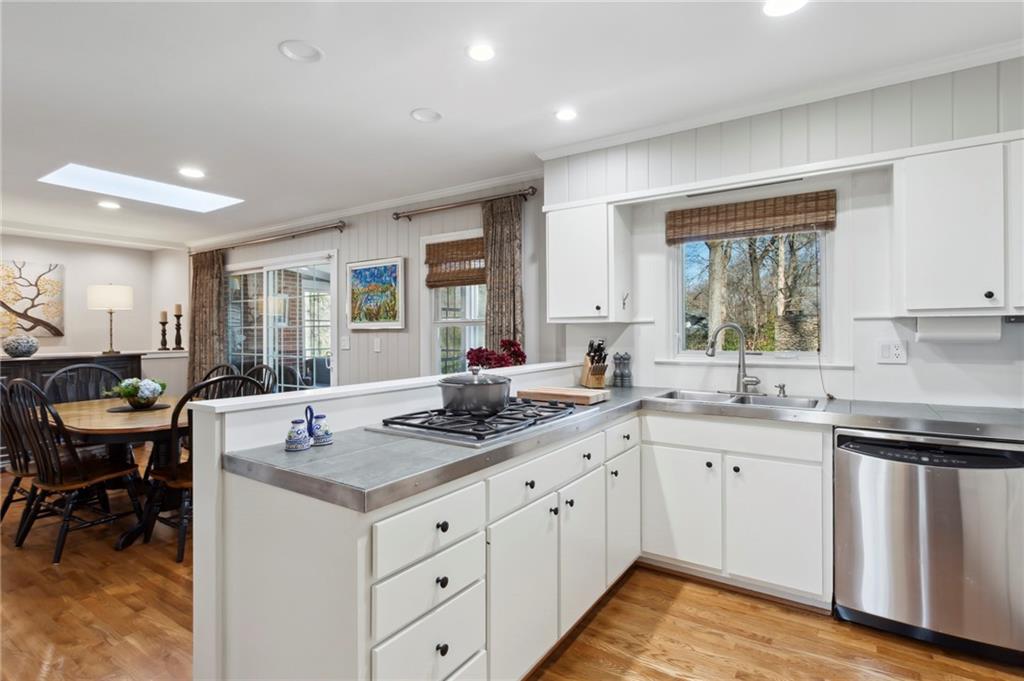 500 Forest Hills Drive, Sandy Springs, Georgia 30342, 3 Bedrooms Bedrooms, ,3 BathroomsBathrooms,Residential,Sold,500 Forest Hills Drive,7326372