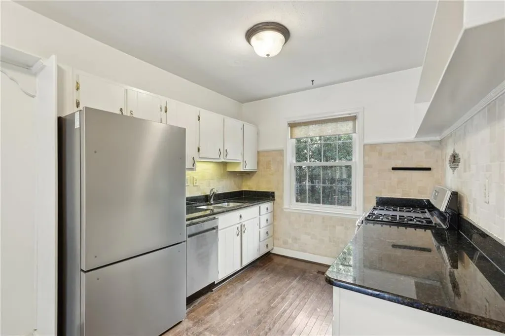 55 Delmont Drive Ne Unit D1, Atlanta, Georgia 30305, 2 Bedrooms Bedrooms, ,1 BathroomBathrooms,Residential,For Sale,55 Delmont Drive Ne Unit D1,7561538
