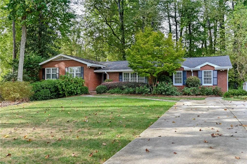 550 High Point Lane, Sandy Springs, Georgia 30342, 4 Bedrooms Bedrooms, ,3 BathroomsBathrooms,Residential,Sold,550 High Point Lane,6632941