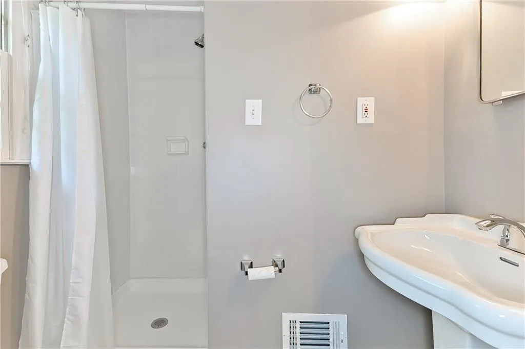 550 High Point Lane, Sandy Springs, Georgia 30342, 4 Bedrooms Bedrooms, ,3 BathroomsBathrooms,Residential,Sold,550 High Point Lane,6632941