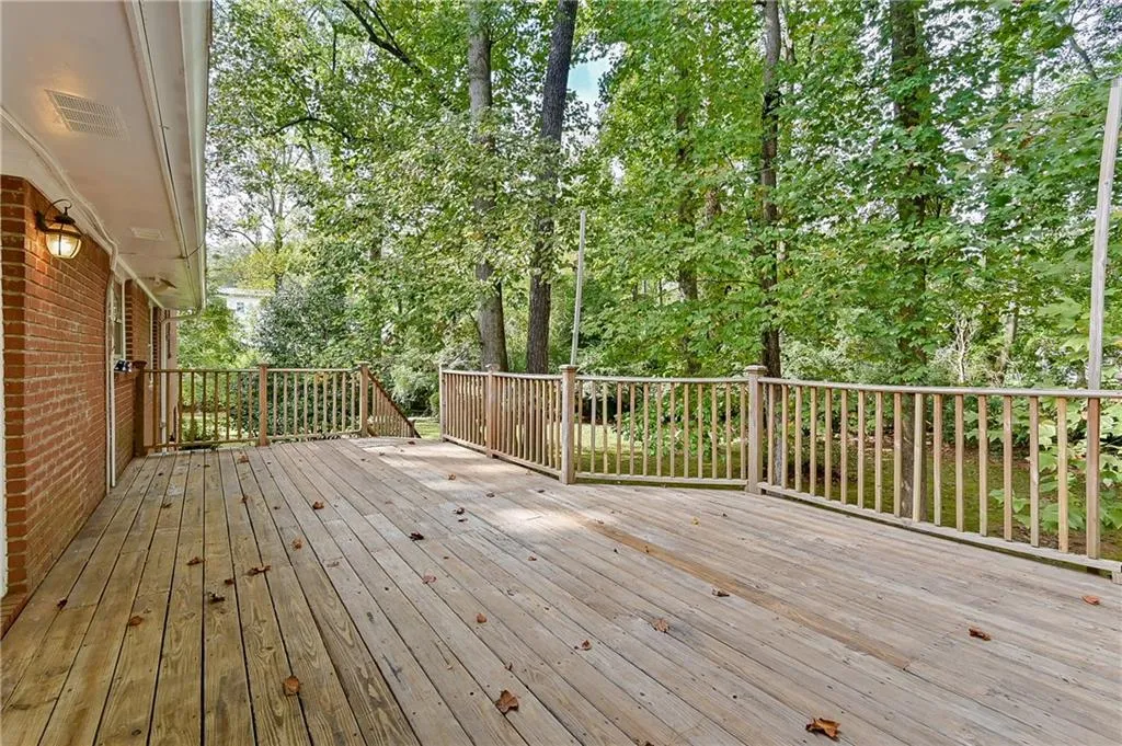 550 High Point Lane, Sandy Springs, Georgia 30342, 4 Bedrooms Bedrooms, ,3 BathroomsBathrooms,Residential,Sold,550 High Point Lane,6632941
