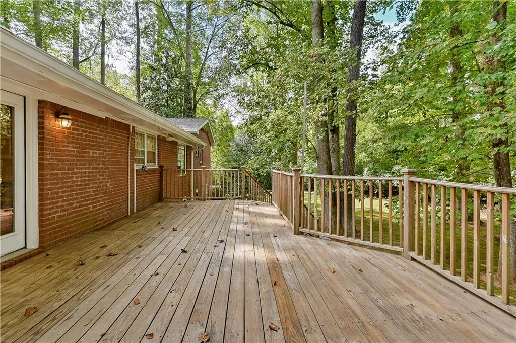 550 High Point Lane, Sandy Springs, Georgia 30342, 4 Bedrooms Bedrooms, ,3 BathroomsBathrooms,Residential,Sold,550 High Point Lane,6632941