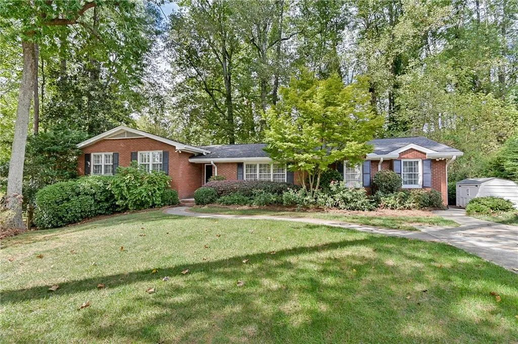 550 High Point Lane, Sandy Springs, Georgia 30342, 4 Bedrooms Bedrooms, ,3 BathroomsBathrooms,Residential,Sold,550 High Point Lane,6632941
