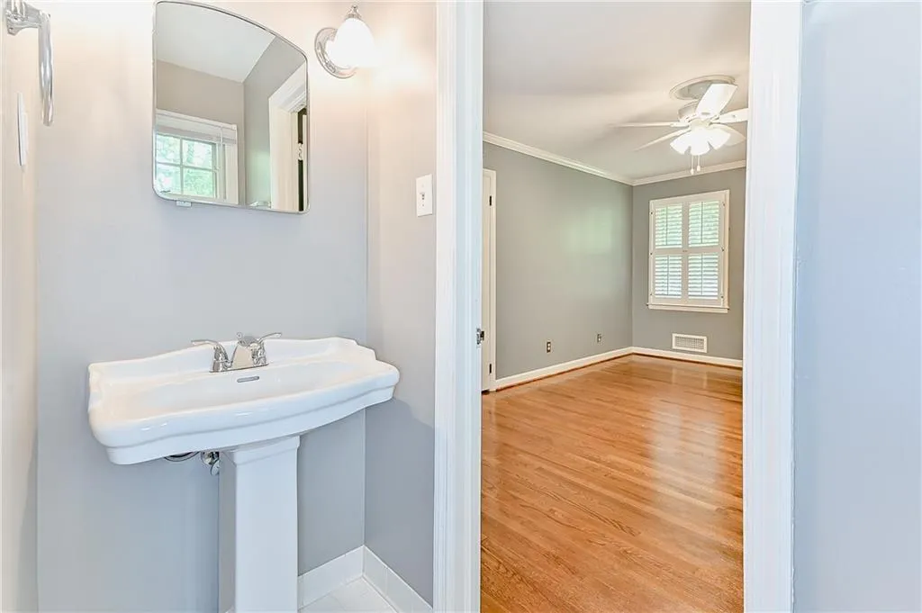 550 High Point Lane, Sandy Springs, Georgia 30342, 4 Bedrooms Bedrooms, ,3 BathroomsBathrooms,Residential,Sold,550 High Point Lane,6632941