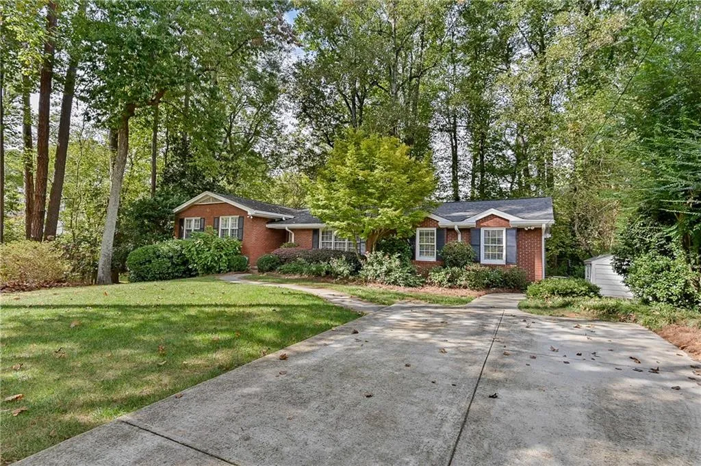 550 High Point Lane, Sandy Springs, Georgia 30342, 4 Bedrooms Bedrooms, ,3 BathroomsBathrooms,Residential,Sold,550 High Point Lane,6632941