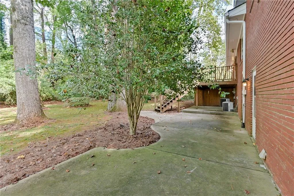 550 High Point Lane, Sandy Springs, Georgia 30342, 4 Bedrooms Bedrooms, ,3 BathroomsBathrooms,Residential,Sold,550 High Point Lane,6632941