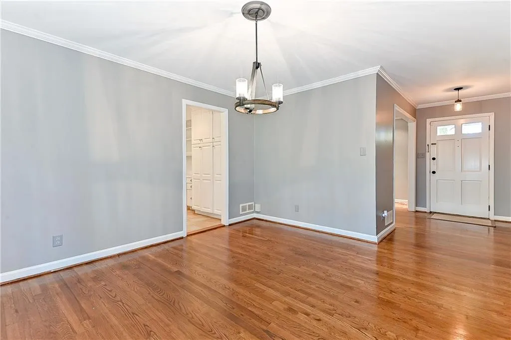 550 High Point Lane, Sandy Springs, Georgia 30342, 4 Bedrooms Bedrooms, ,3 BathroomsBathrooms,Residential,Sold,550 High Point Lane,6632941