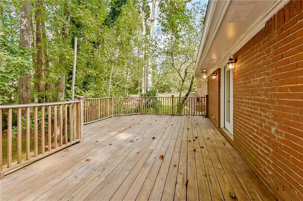 550 High Point Lane, Sandy Springs, Georgia 30342, 4 Bedrooms Bedrooms, ,3 BathroomsBathrooms,Residential,Sold,550 High Point Lane,6632941