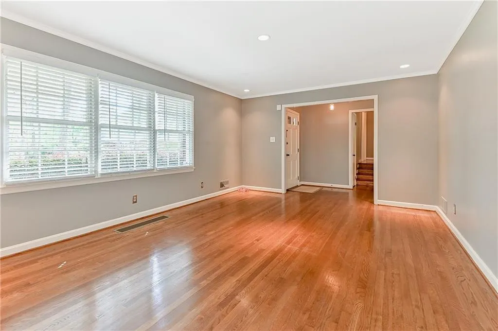 550 High Point Lane, Sandy Springs, Georgia 30342, 4 Bedrooms Bedrooms, ,3 BathroomsBathrooms,Residential,Sold,550 High Point Lane,6632941