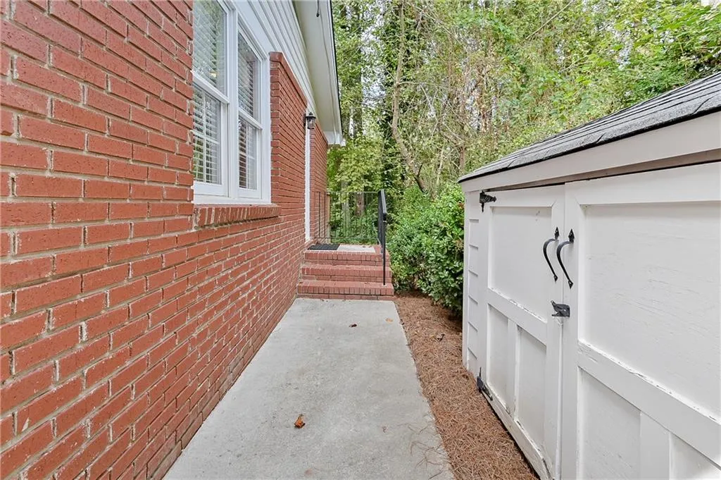 550 High Point Lane, Sandy Springs, Georgia 30342, 4 Bedrooms Bedrooms, ,3 BathroomsBathrooms,Residential,Sold,550 High Point Lane,6632941