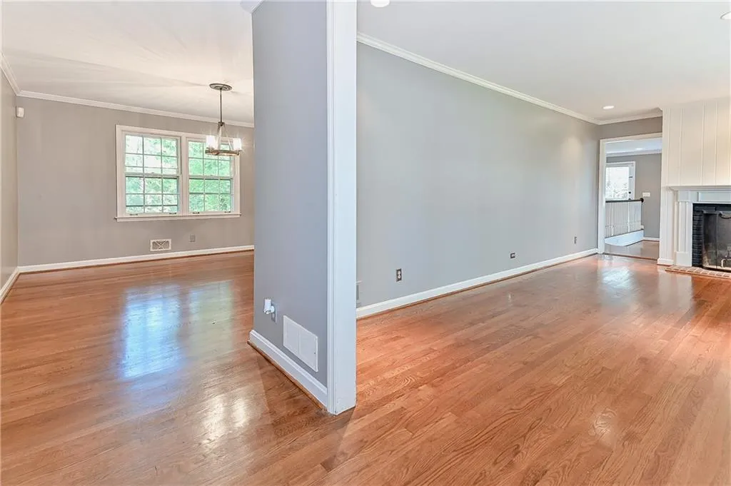 550 High Point Lane, Sandy Springs, Georgia 30342, 4 Bedrooms Bedrooms, ,3 BathroomsBathrooms,Residential,Sold,550 High Point Lane,6632941