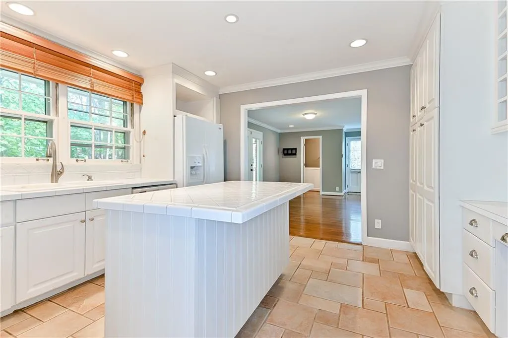 550 High Point Lane, Sandy Springs, Georgia 30342, 4 Bedrooms Bedrooms, ,3 BathroomsBathrooms,Residential,Sold,550 High Point Lane,6632941