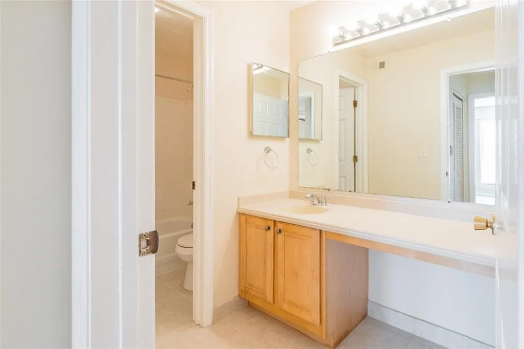 622 Granville Court Unit 622, Atlanta, Georgia 30328, 1 Bedroom Bedrooms, ,1 BathroomBathrooms,Residential,Sold,622 Granville Court Unit 622,6981194