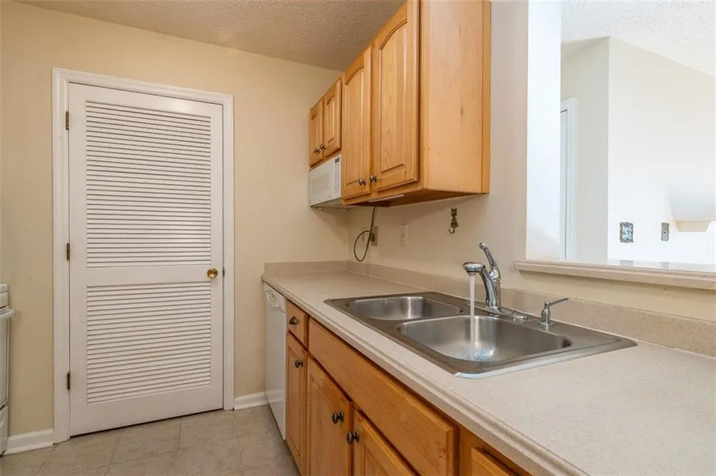 622 Granville Court Unit 622, Atlanta, Georgia 30328, 1 Bedroom Bedrooms, ,1 BathroomBathrooms,Residential,Sold,622 Granville Court Unit 622,6981194