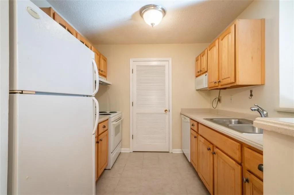 622 Granville Court Unit 622, Atlanta, Georgia 30328, 1 Bedroom Bedrooms, ,1 BathroomBathrooms,Residential,Sold,622 Granville Court Unit 622,6981194