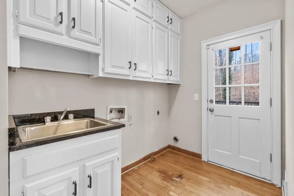 1510 Misty Oaks Drive, Sandy Springs, Georgia 30350, 5 Bedrooms Bedrooms, ,4 BathroomsBathrooms,Residential,Sold,1510 Misty Oaks Drive,7162969