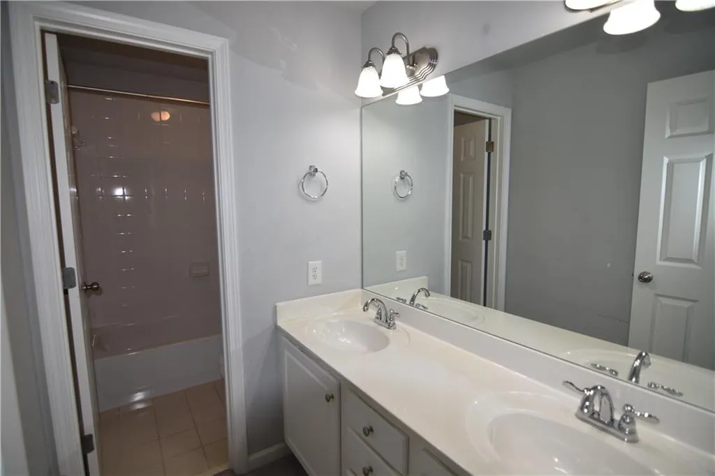 7261 Village Creek Trace, Atlanta, Georgia 30328, 4 Bedrooms Bedrooms, ,3 BathroomsBathrooms,Residential,Sold,7261 Village Creek Trace,6892791
