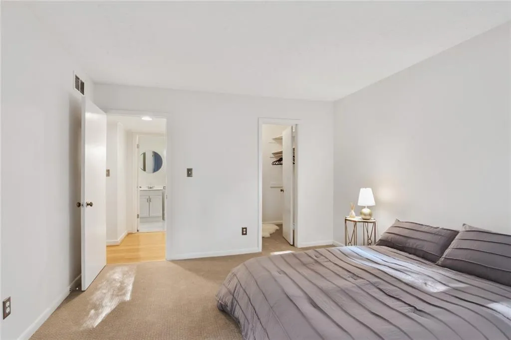 5145 Roswell Road Unit 4, Atlanta, Georgia 30342, 2 Bedrooms Bedrooms, ,1 BathroomBathrooms,Residential,Sold,5145 Roswell Road Unit 4,6972870