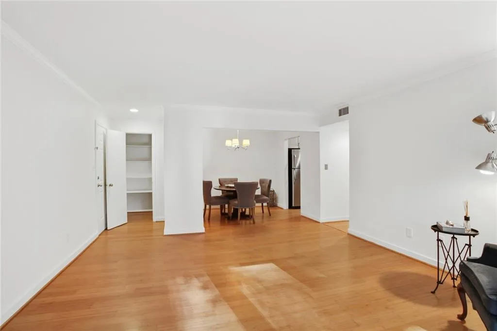 5145 Roswell Road Unit 4, Atlanta, Georgia 30342, 2 Bedrooms Bedrooms, ,1 BathroomBathrooms,Residential,Sold,5145 Roswell Road Unit 4,6972870