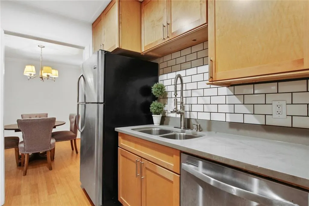 5145 Roswell Road Unit 4, Atlanta, Georgia 30342, 2 Bedrooms Bedrooms, ,1 BathroomBathrooms,Residential,Sold,5145 Roswell Road Unit 4,6972870