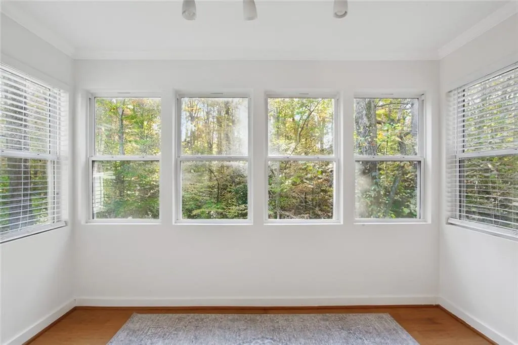 5145 Roswell Road Unit 4, Atlanta, Georgia 30342, 2 Bedrooms Bedrooms, ,1 BathroomBathrooms,Residential,Sold,5145 Roswell Road Unit 4,6972870