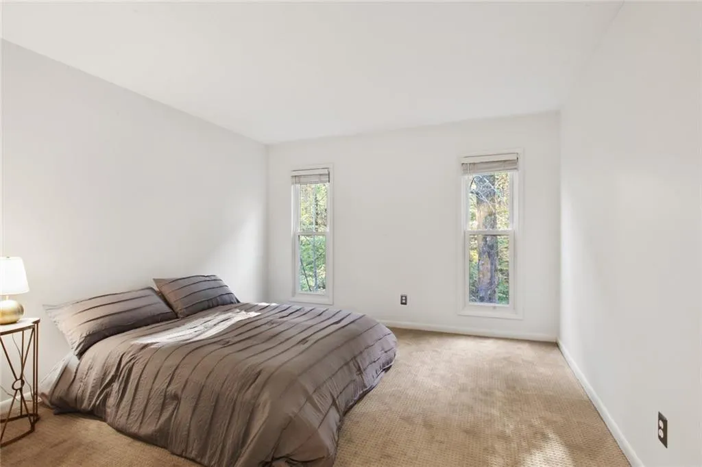 5145 Roswell Road Unit 4, Atlanta, Georgia 30342, 2 Bedrooms Bedrooms, ,1 BathroomBathrooms,Residential,Sold,5145 Roswell Road Unit 4,6972870