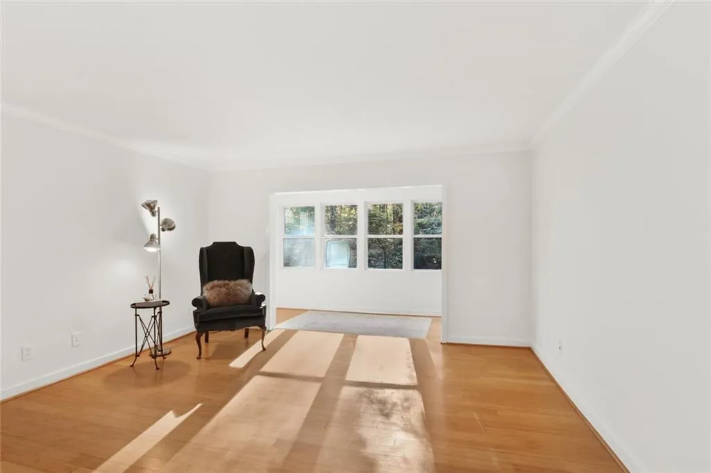 5145 Roswell Road Unit 4, Atlanta, Georgia 30342, 2 Bedrooms Bedrooms, ,1 BathroomBathrooms,Residential,Sold,5145 Roswell Road Unit 4,6972870
