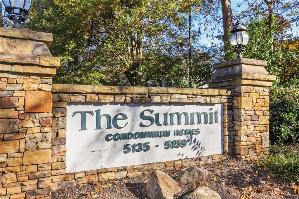 5145 Roswell Road Unit 4, Atlanta, Georgia 30342, 2 Bedrooms Bedrooms, ,1 BathroomBathrooms,Residential,Sold,5145 Roswell Road Unit 4,6972870