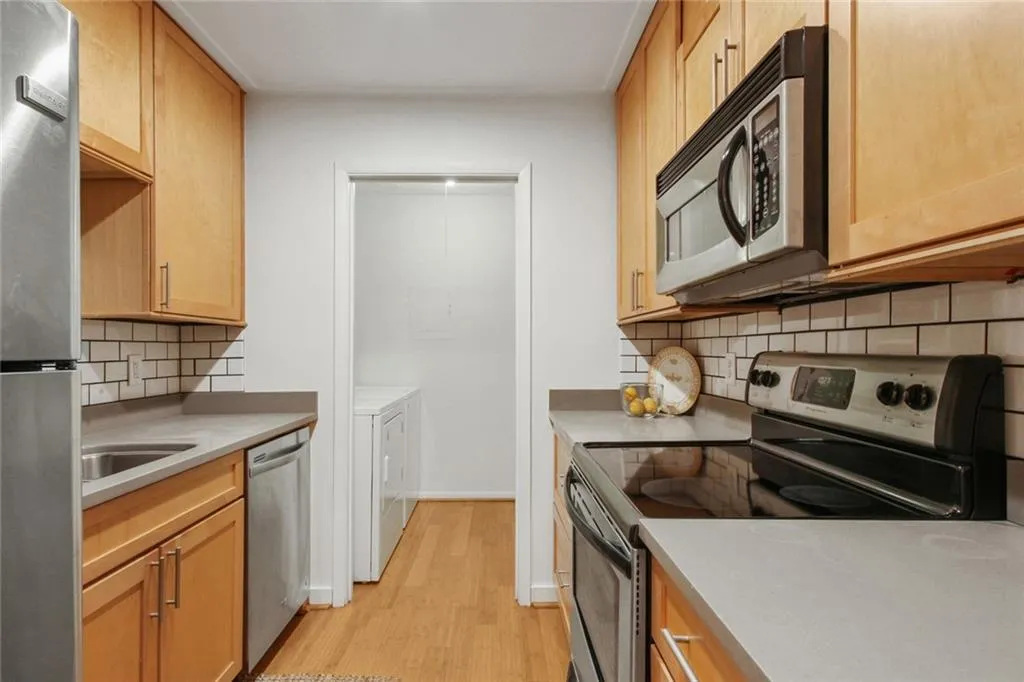 5145 Roswell Road Unit 4, Atlanta, Georgia 30342, 2 Bedrooms Bedrooms, ,1 BathroomBathrooms,Residential,Sold,5145 Roswell Road Unit 4,6972870