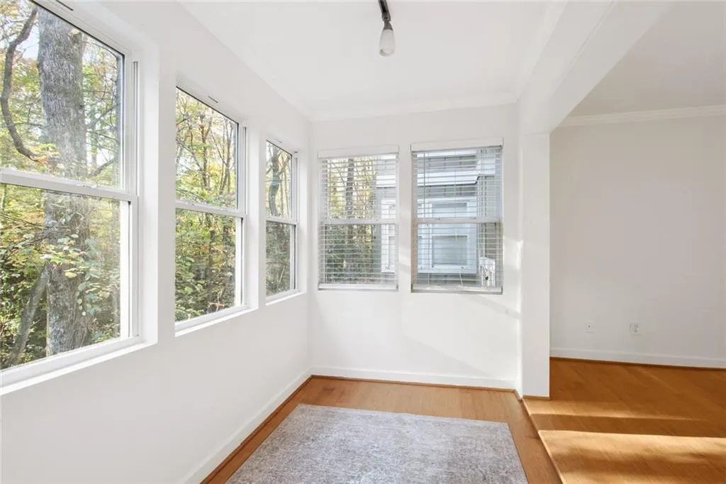 5145 Roswell Road Unit 4, Atlanta, Georgia 30342, 2 Bedrooms Bedrooms, ,1 BathroomBathrooms,Residential,Sold,5145 Roswell Road Unit 4,6972870