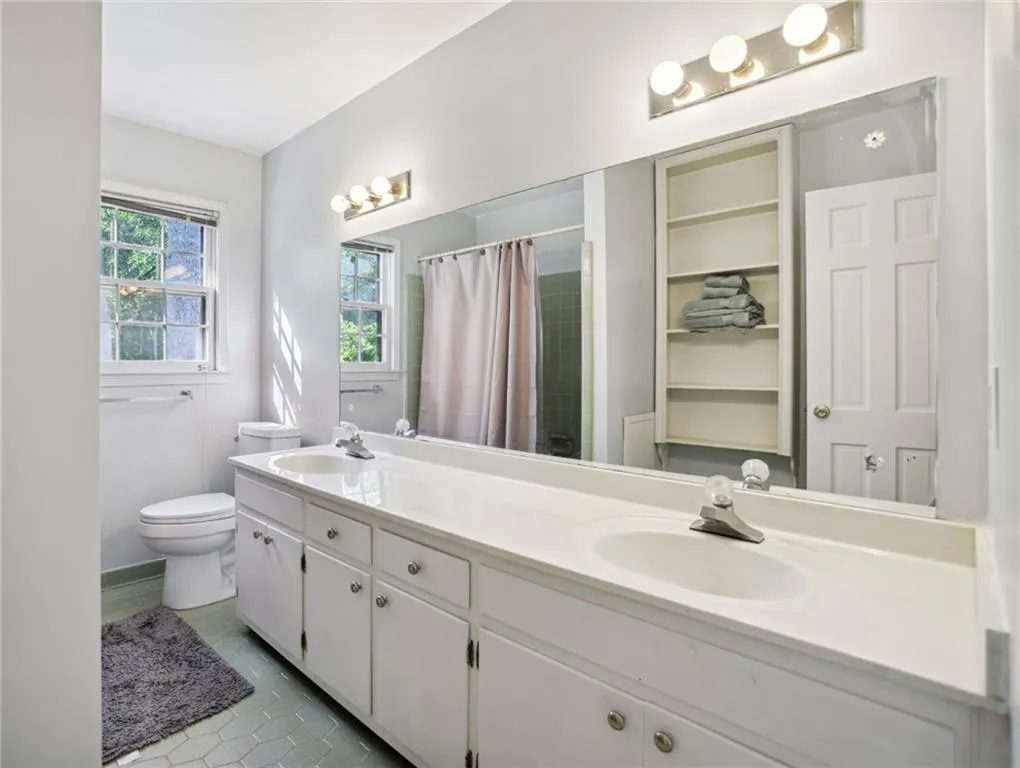 760 Crest Valley Drive, Atlanta, Georgia 30327, 4 Bedrooms Bedrooms, ,3 BathroomsBathrooms,Residential,Sold,760 Crest Valley Drive,7255223