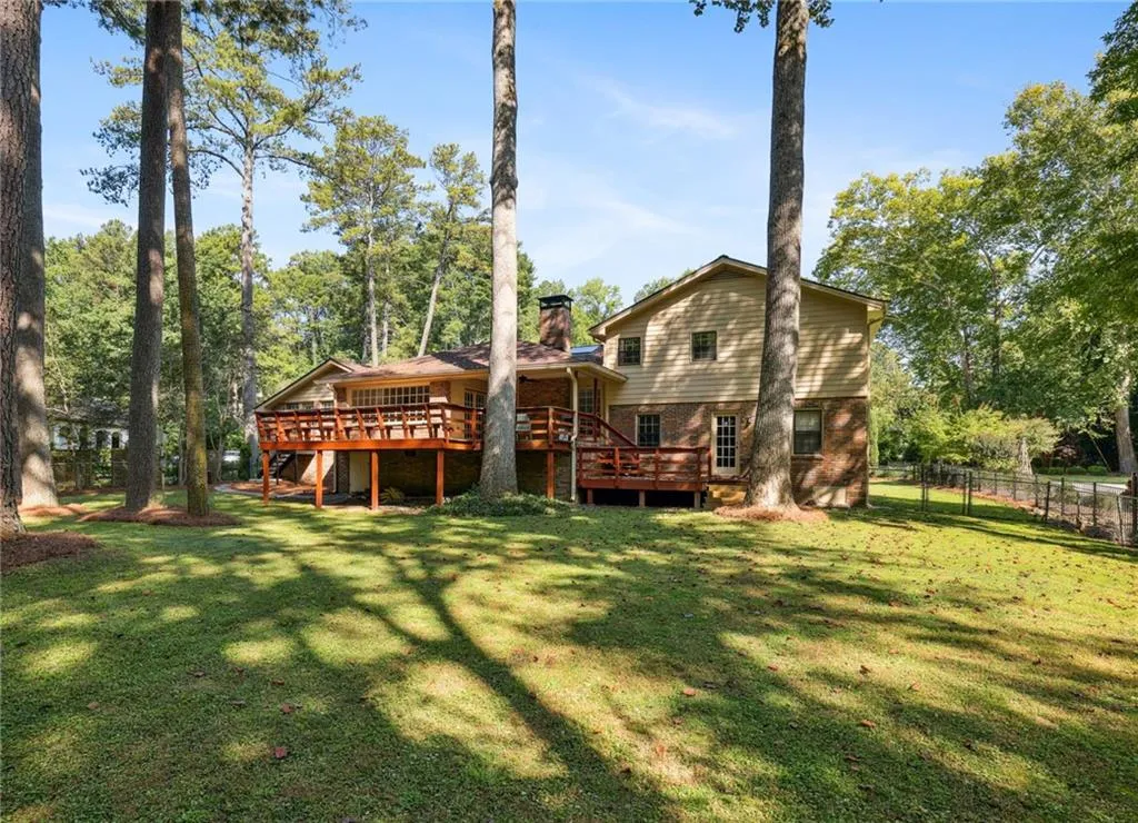 760 Crest Valley Drive, Atlanta, Georgia 30327, 4 Bedrooms Bedrooms, ,3 BathroomsBathrooms,Residential,Sold,760 Crest Valley Drive,7255223