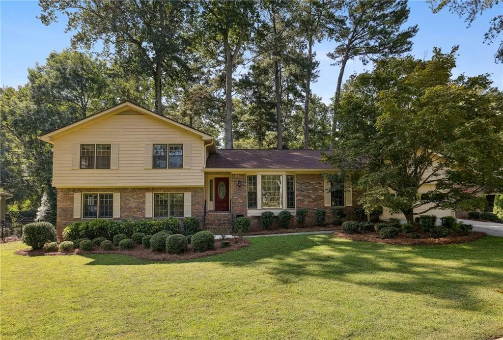 760 Crest Valley Drive, Atlanta, Georgia 30327, 4 Bedrooms Bedrooms, ,3 BathroomsBathrooms,Residential,Sold,760 Crest Valley Drive,7255223