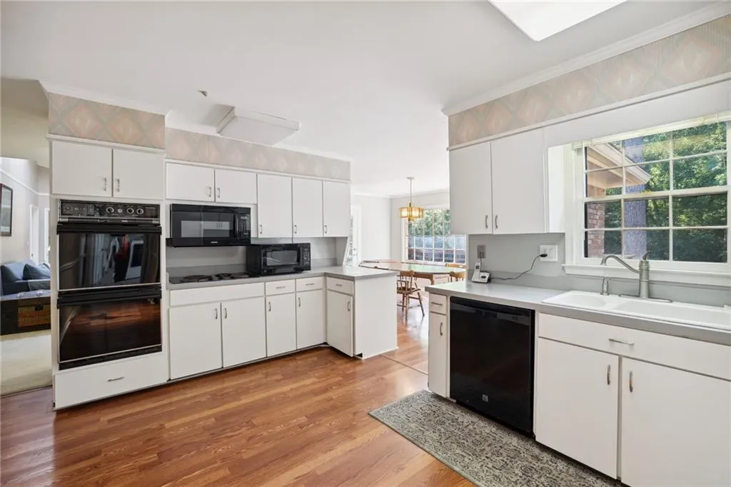 760 Crest Valley Drive, Atlanta, Georgia 30327, 4 Bedrooms Bedrooms, ,3 BathroomsBathrooms,Residential,Sold,760 Crest Valley Drive,7255223