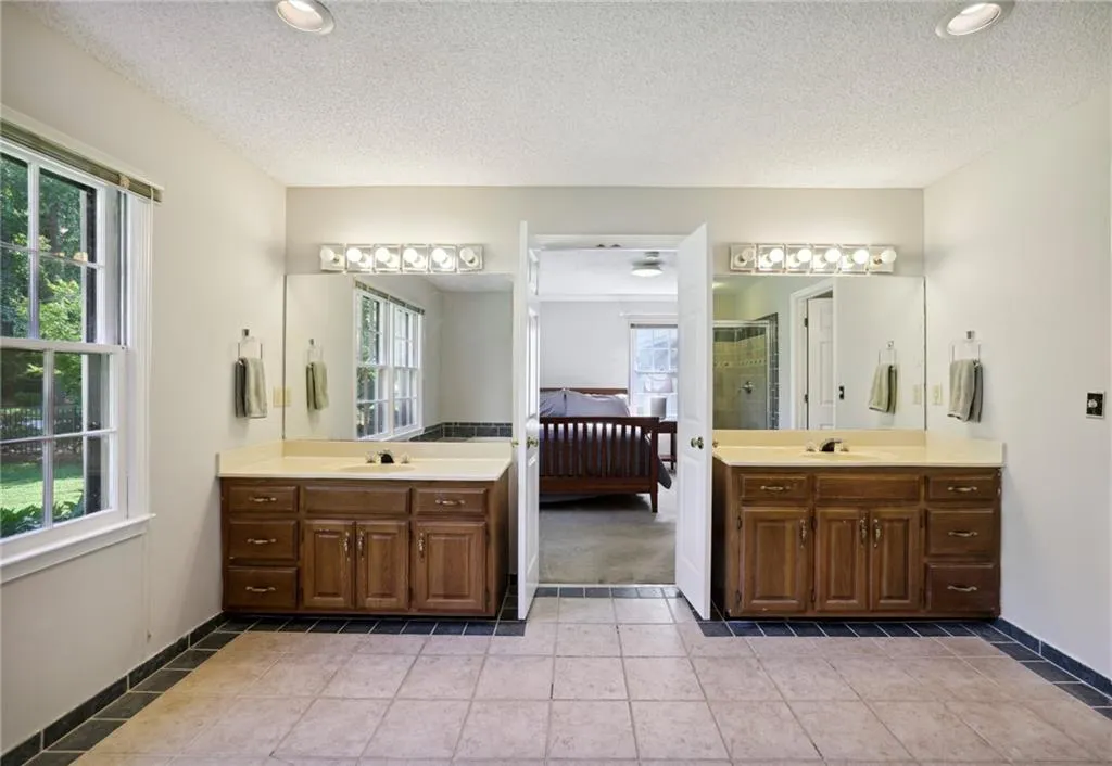 760 Crest Valley Drive, Atlanta, Georgia 30327, 4 Bedrooms Bedrooms, ,3 BathroomsBathrooms,Residential,Sold,760 Crest Valley Drive,7255223