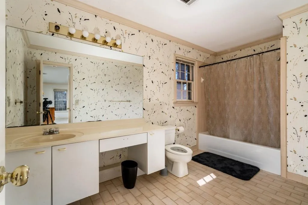 5035 Willow Bluff Drive, Sandy Springs, Georgia 30350, 4 Bedrooms Bedrooms, ,3 BathroomsBathrooms,Residential,Sold,5035 Willow Bluff Drive,6851638 5035 Willow Bluff Drive, Sandy Springs, Georgia 30350, 4 Bedrooms Bedrooms, ,3 BathroomsBathrooms,Residential,Sold,5035 Willow Bluff Drive,6851638