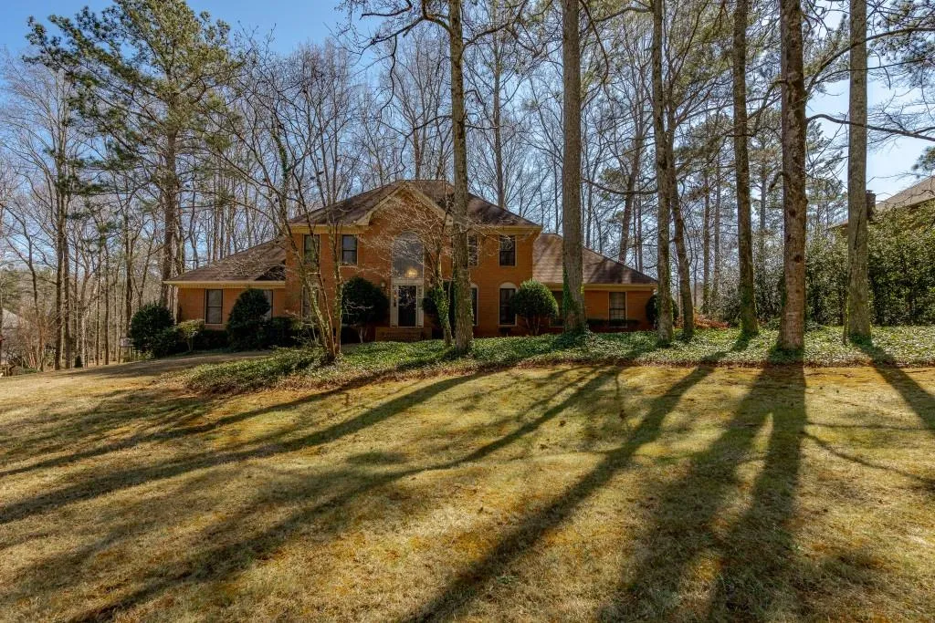 5035 Willow Bluff Drive, Sandy Springs, Georgia 30350, 4 Bedrooms Bedrooms, ,3 BathroomsBathrooms,Residential,Sold,5035 Willow Bluff Drive,6851638 5035 Willow Bluff Drive, Sandy Springs, Georgia 30350, 4 Bedrooms Bedrooms, ,3 BathroomsBathrooms,Residential,Sold,5035 Willow Bluff Drive,6851638