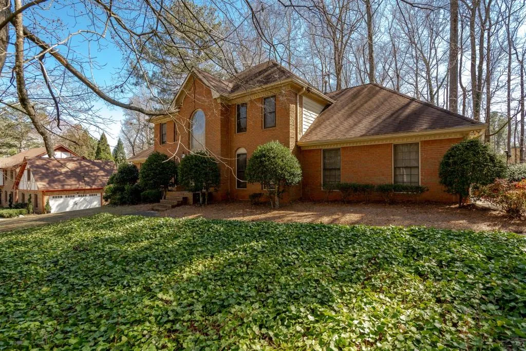 5035 Willow Bluff Drive, Sandy Springs, Georgia 30350, 4 Bedrooms Bedrooms, ,3 BathroomsBathrooms,Residential,Sold,5035 Willow Bluff Drive,6851638 5035 Willow Bluff Drive, Sandy Springs, Georgia 30350, 4 Bedrooms Bedrooms, ,3 BathroomsBathrooms,Residential,Sold,5035 Willow Bluff Drive,6851638