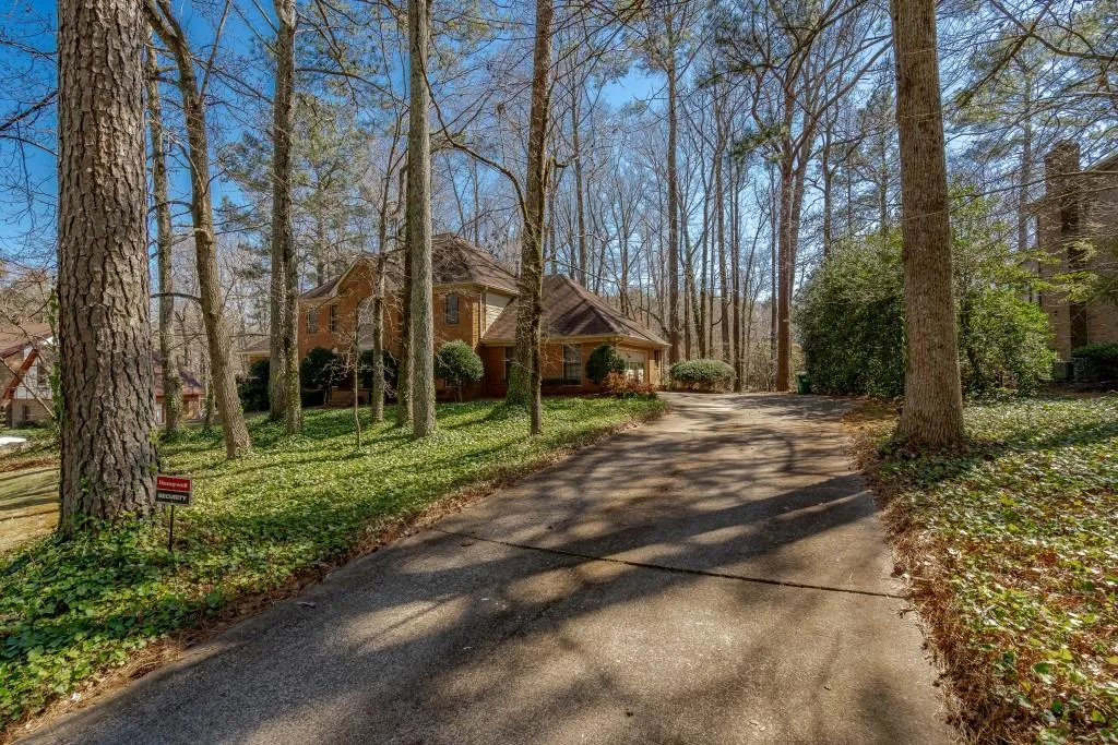 5035 Willow Bluff Drive, Sandy Springs, Georgia 30350, 4 Bedrooms Bedrooms, ,3 BathroomsBathrooms,Residential,Sold,5035 Willow Bluff Drive,6851638 5035 Willow Bluff Drive, Sandy Springs, Georgia 30350, 4 Bedrooms Bedrooms, ,3 BathroomsBathrooms,Residential,Sold,5035 Willow Bluff Drive,6851638