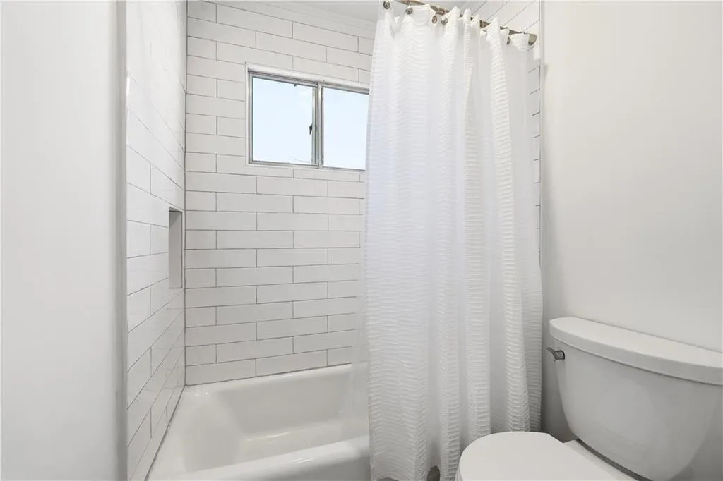 6700 Roswell Road Unit 28g, Atlanta, Georgia 30328, 2 Bedrooms Bedrooms, ,2 BathroomsBathrooms,Residential,For Sale,6700 Roswell Road Unit 28g,7714372