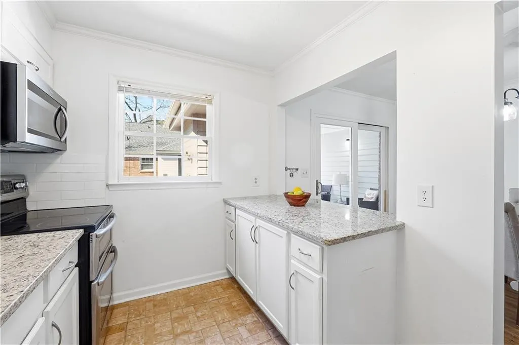 6700 Roswell Road Unit 28g, Atlanta, Georgia 30328, 2 Bedrooms Bedrooms, ,2 BathroomsBathrooms,Residential,For Sale,6700 Roswell Road Unit 28g,7714372