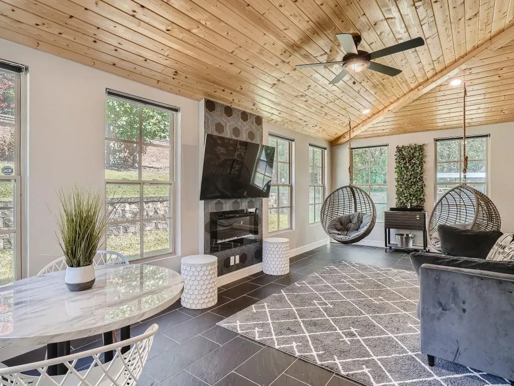 7805 Stratford Lane, Sandy Springs, Georgia 30350, 6 Bedrooms Bedrooms, ,4 BathroomsBathrooms,Residential,Sold,7805 Stratford Lane,7130796