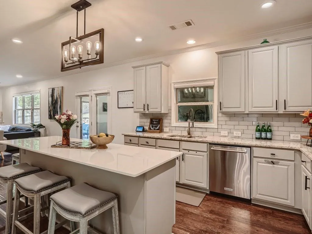 7805 Stratford Lane, Sandy Springs, Georgia 30350, 6 Bedrooms Bedrooms, ,4 BathroomsBathrooms,Residential,Sold,7805 Stratford Lane,7130796
