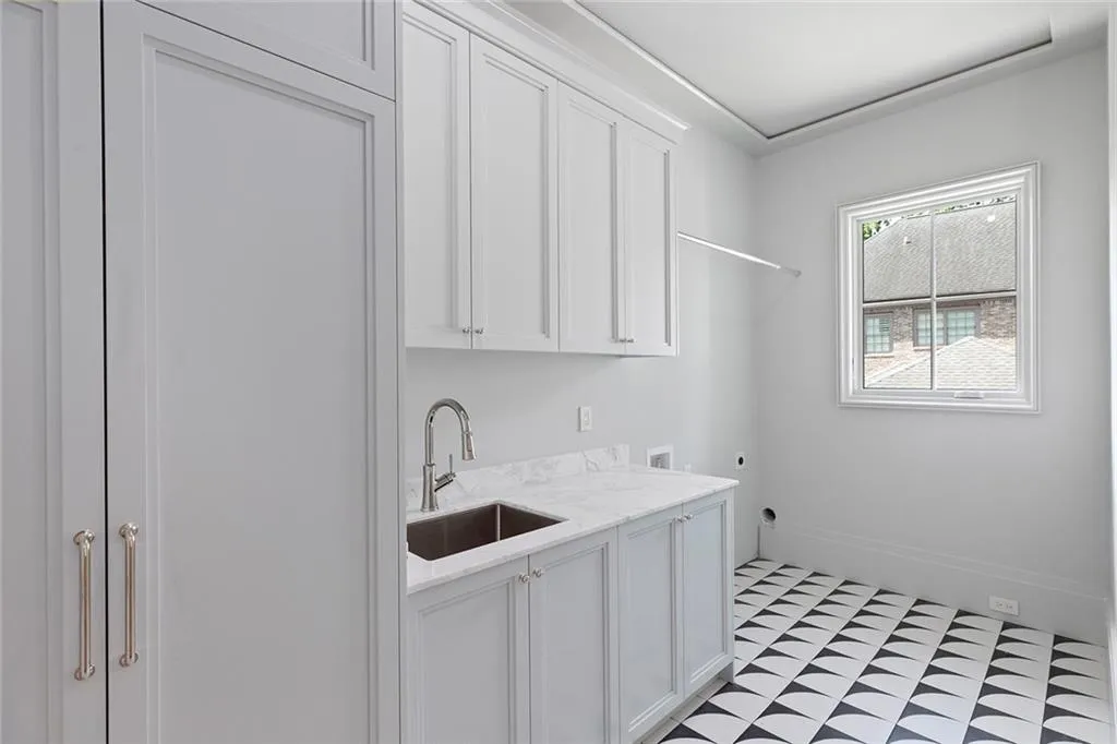 27 Maddox Drive Ne, Atlanta, Georgia 30309, 5 Bedrooms Bedrooms, ,6 BathroomsBathrooms,Residential,For Sale,27 Maddox Drive Ne,7578095
